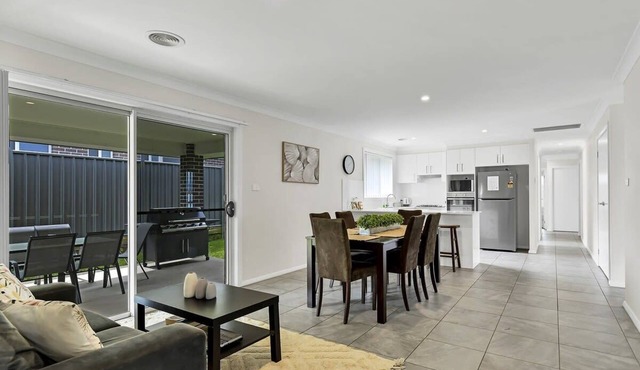 Emmaville - Modern, Convenient & Pets Allowed