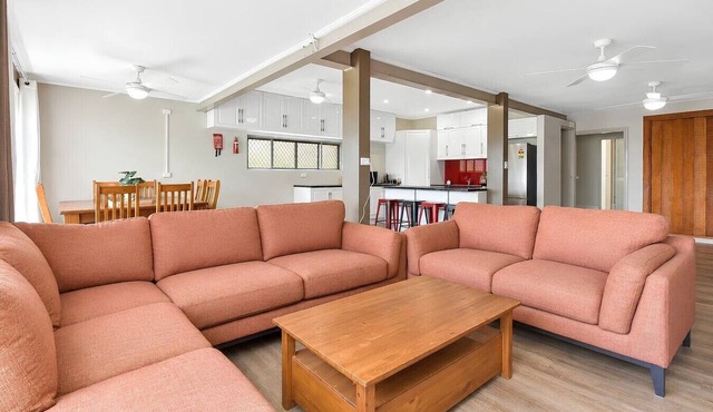 Entertainer with Pool Cessnock