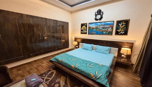 Exclusive premium 2-bedroom in Prayagraj with AC, WiFi