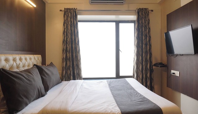Executive Hotel Pearl Inn