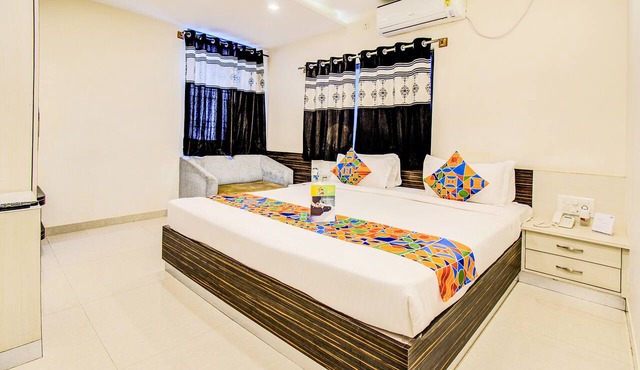 Fabhotel Corporate Crown