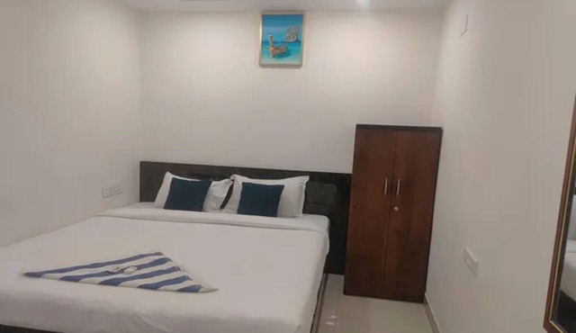 Fabhotel Dhaya Grand Inn