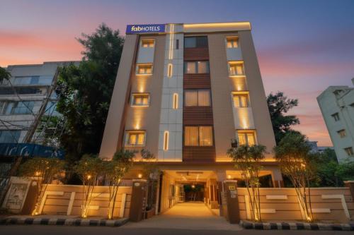 FabHotel Golden Gate - Hitech City
