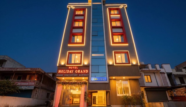 Fabhotel Holiday Grand
