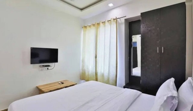 Fabhotel Mid Way