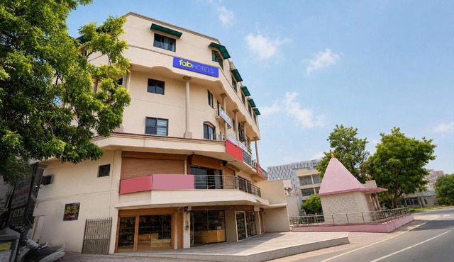 FabHotel Royal King