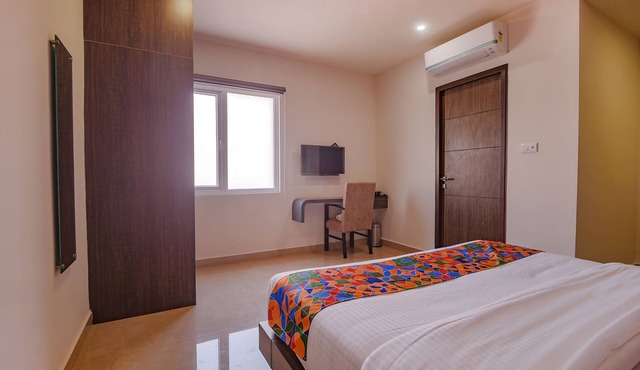 Fabhotel Senthur Inn