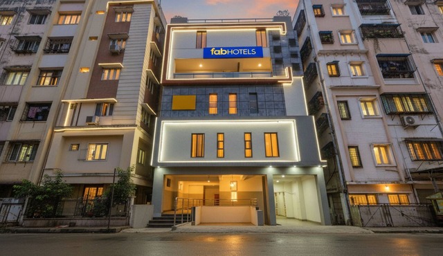 FabHotel Starhood - Manikonda