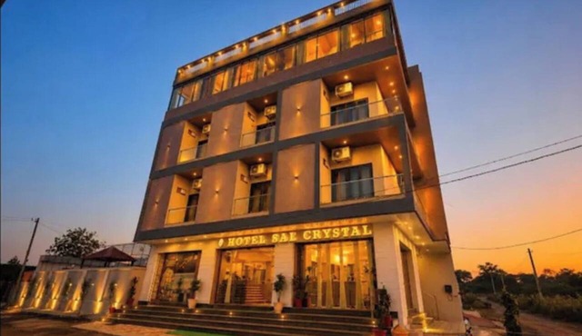 Fabhotel The Crystal