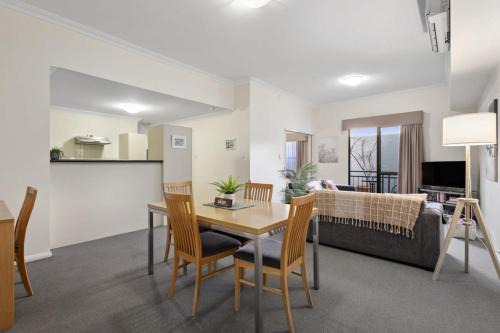 Fabulous Apt in Northbridge with Pool & WiFi in Perth