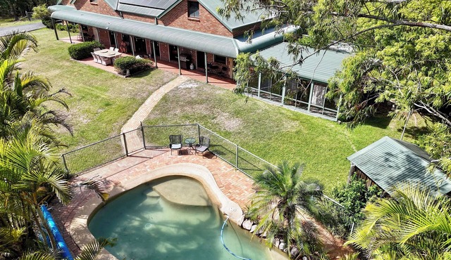 Farm stay close to beaches. sleeps 21.