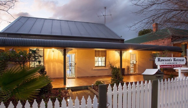 Federation 5 Bedroom Home - Walk to CBD - Full hot Breakfast provisions incl.
