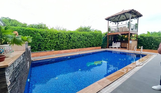 GoBravo 37 - 2Bhk Farm with Pool & Garden Sec150 Noida