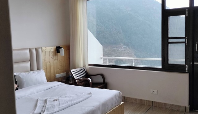 Goroomgo Grand Kailash View Homestay Himachal Pradesh