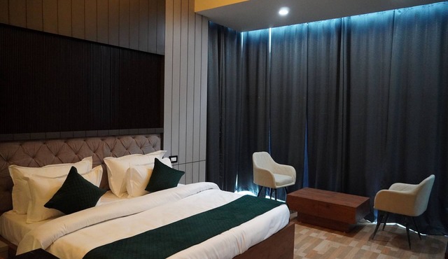 Green Sarovar Hotel & Restaurant