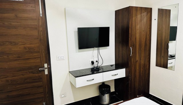 Grover international hotel
