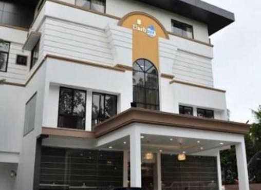 Harbour Hotels in Cherai Beach