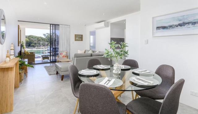 Harbourside Retreat in Sandstone Point