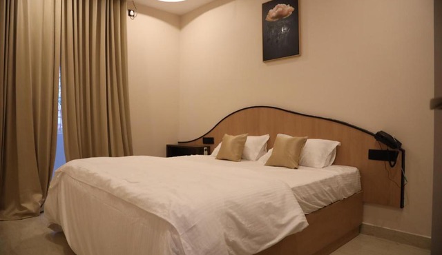 Heaven Crest - 127, Suites & Stays
