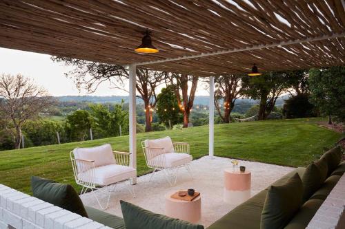 Hidden Byron - designer hinterland oasis with pool, fireplace and firepit
