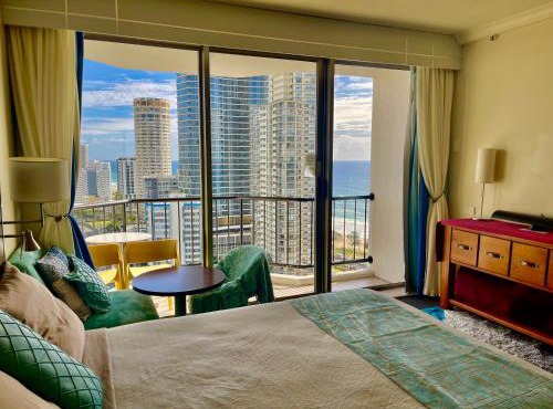 High Floor Ocean View at Surfers Paradise - Hotel Studio