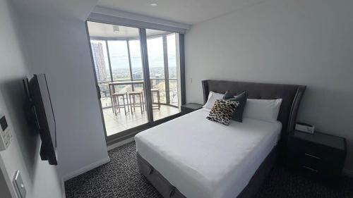 High Rise Luxury With Skyline Views
