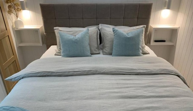 HighTide- luxury apartment, almost on the beach.