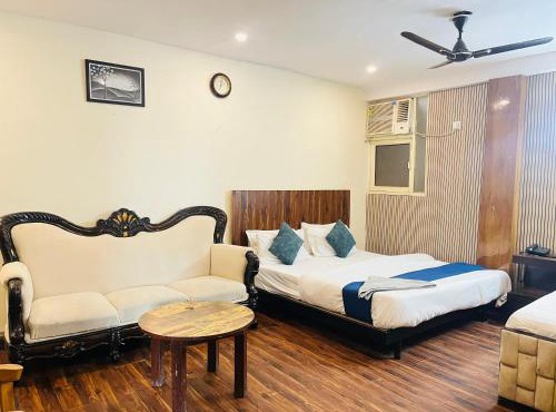 Hotel Anmol Central - Near Saket Metro