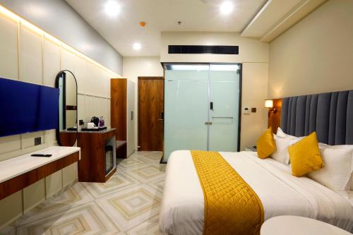 HOTEL BREEZE BAY EX - NEAR US Consulate, BKC