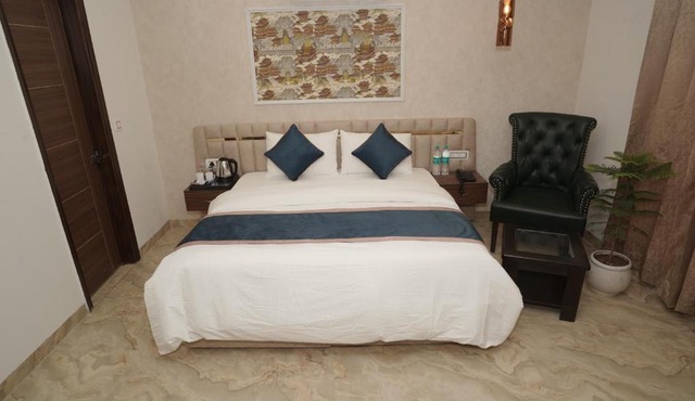 Hotel Chandigarh Heights - Airport Road Manali Highway Transit Hotel