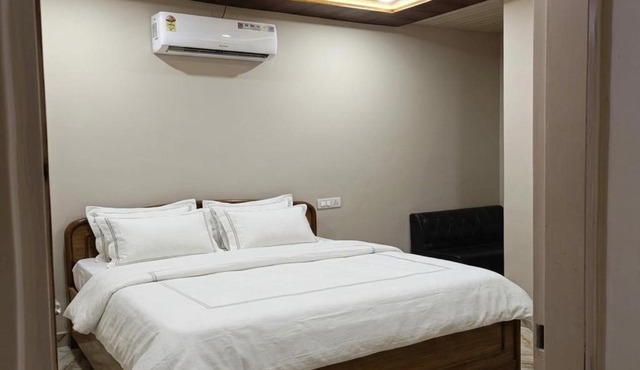 Hotel CLR Suites Near Town Square Mall, Zirakpur