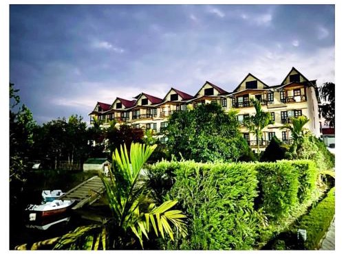 Hotel Dream Land With Swimming Pool Facility In Lataguri