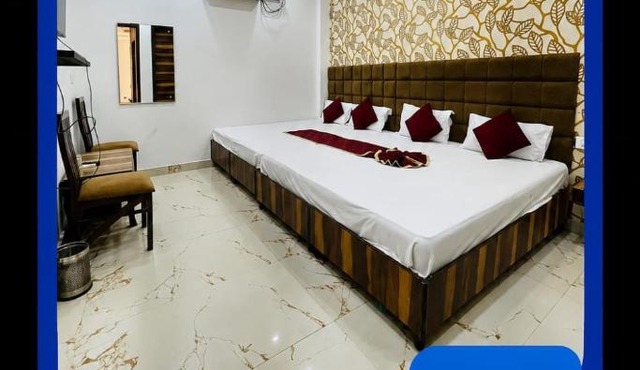 Hotel Embassy In - 200 Mtrs - Near Golden Temple