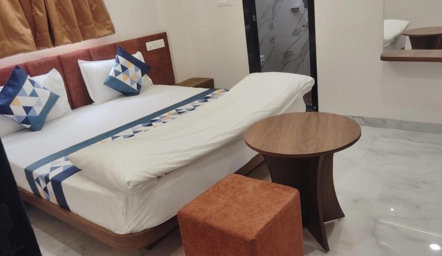 Hotel G17 Dhamnod