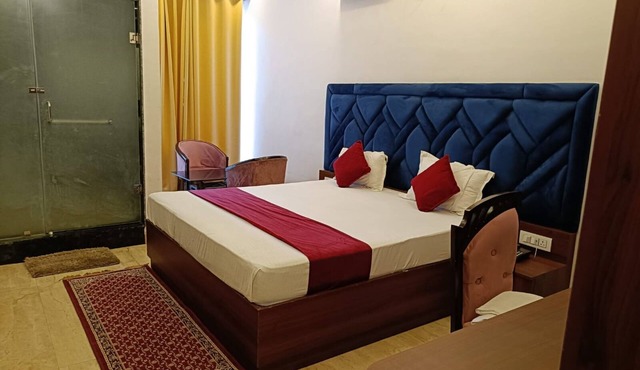 HOTEL GRAND MAURYA & SPICE RESTAURANT