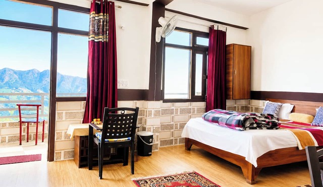 Hotel Himalayan Darshan Retreat Berinag
