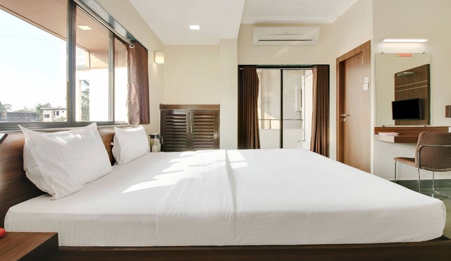 Hotel Hospice Near Surat Railway Station
