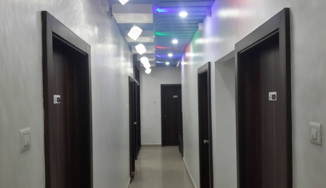 Hotel Holiday Era Lodging