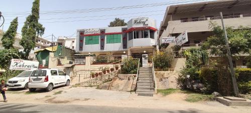 Hotel kabras' inn