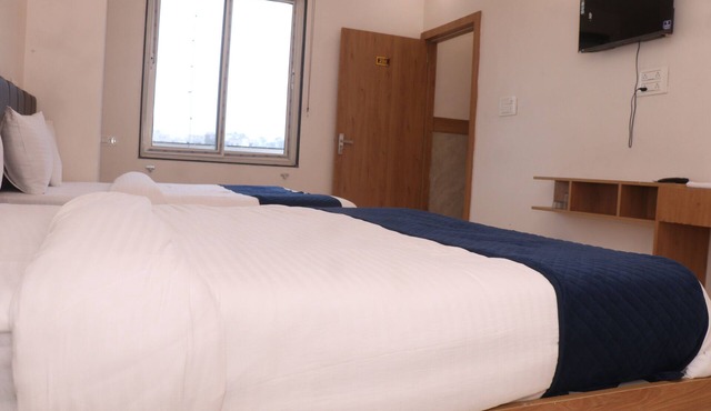 Hotel Lakhdatar