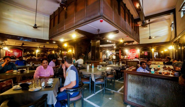 Hotel Lucky Near BKC