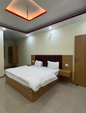 HOTEL M-N-O-H-R PALACE NEAR RAMMANDIR Ayodhya