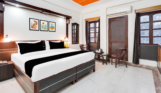 HOTEL O 4 SQUARE A LUXURY ROOMS NEAR RDC MAIN MARKET