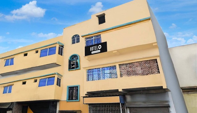 Hotel O Madhyamgram Railway Junction