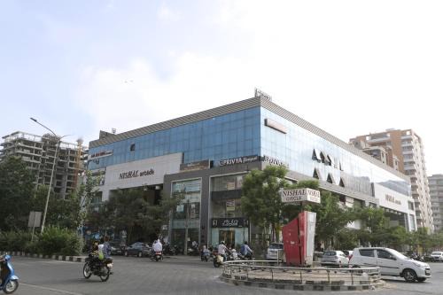 Hotel Privya Rooms & Banquet Surat