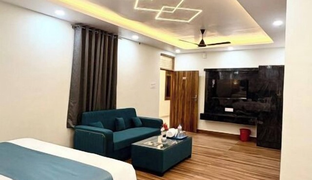 Hotel Raas Garden