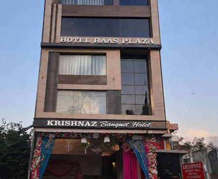 HOTEL RAAS PLAZa