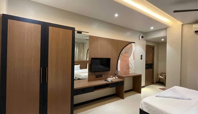 Hotel Radhika