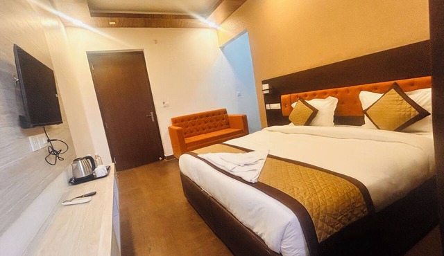 HOTEL RED SAPPHIRE