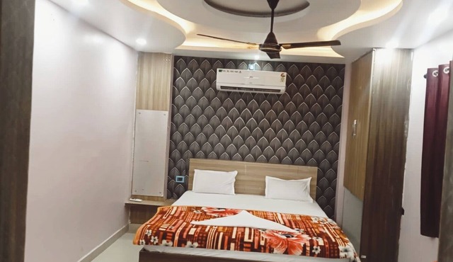Hotel Regal Heights